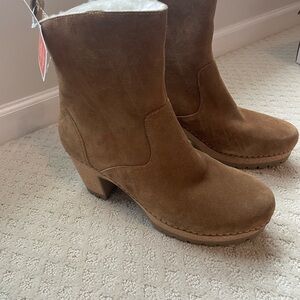 Aetrex Brown Suede Heeled Boots